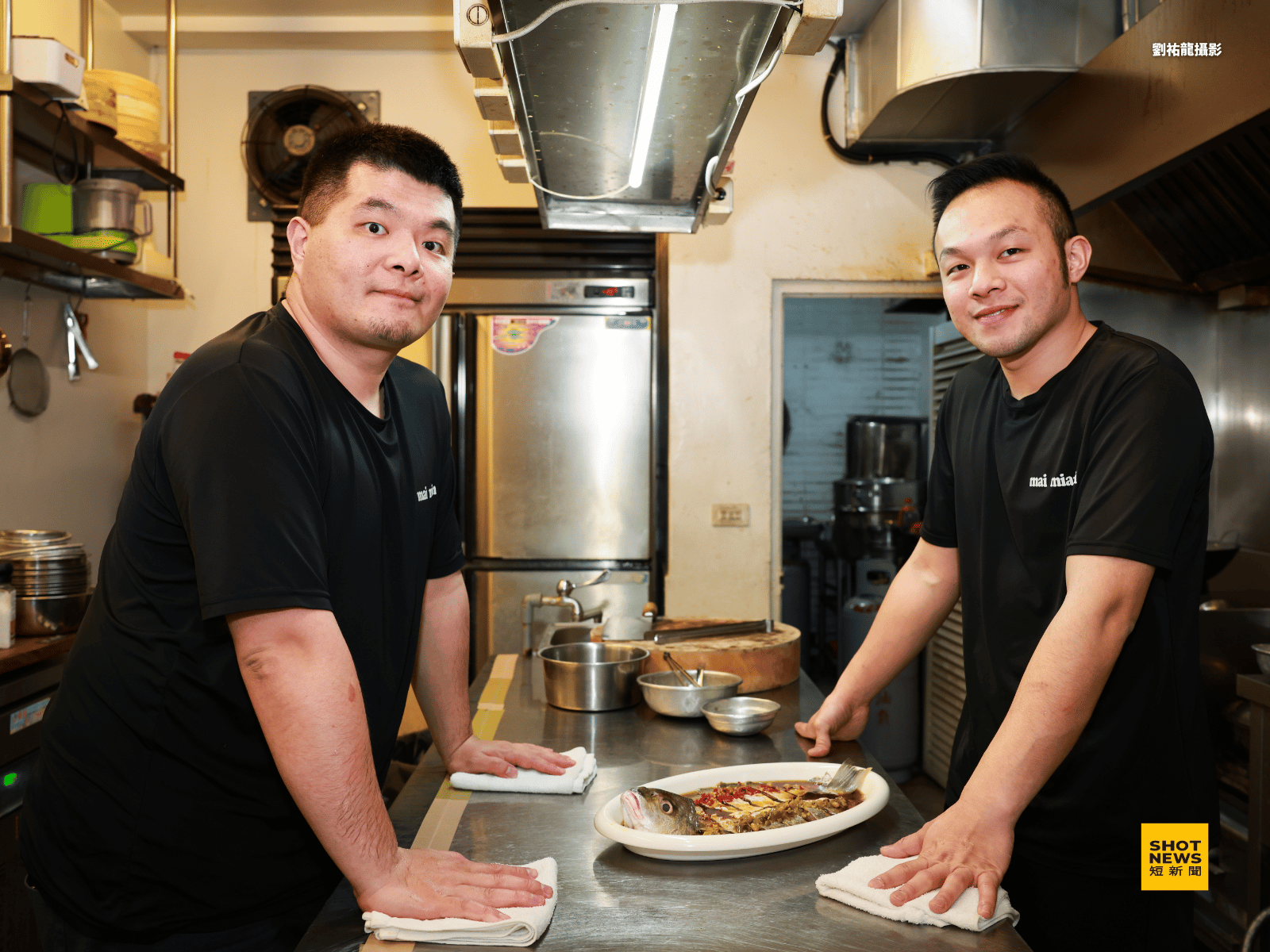 主廚羅世超與弟弟，一起經營麥面子私廚餐廳。(劉祐龍攝影)