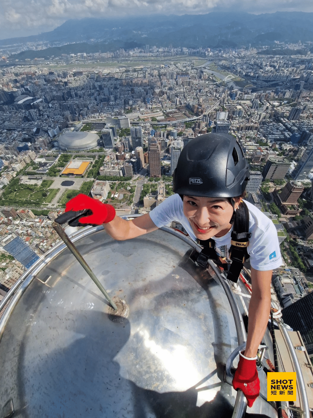 賈永婕親登101塔頂 宣傳極限攀登直播秀