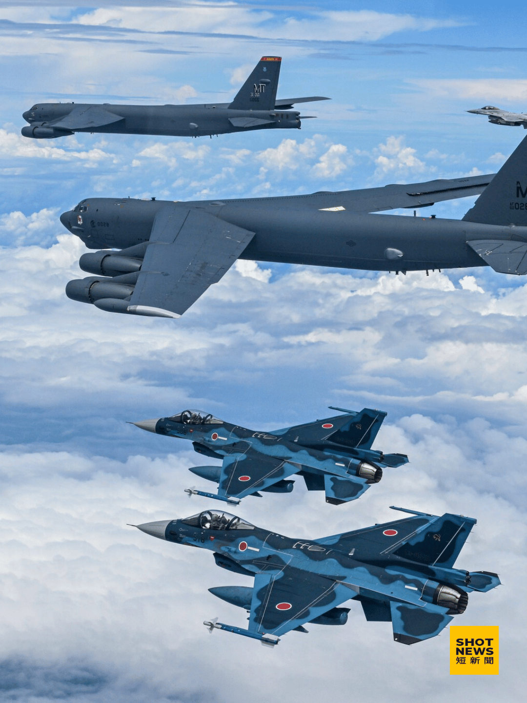 日本航空自衛隊、韓國空軍戰機護送美軍轟炸機。(U.S. Pacific Air Forces)