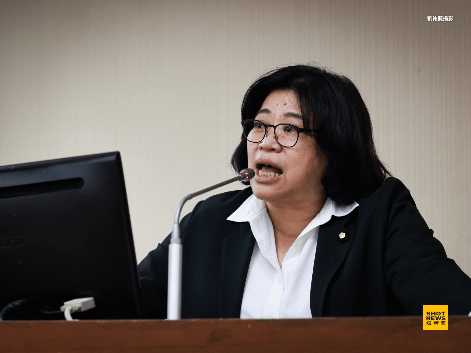 民眾黨因中配成員李貞秀的質詢權問題，改採「聯合質詢」戰術強碰陸委會，引發民進黨立委強力反彈。立委王美惠砲轟民眾黨此舉根本是「合法掩護非法」！(劉祐龍攝影)