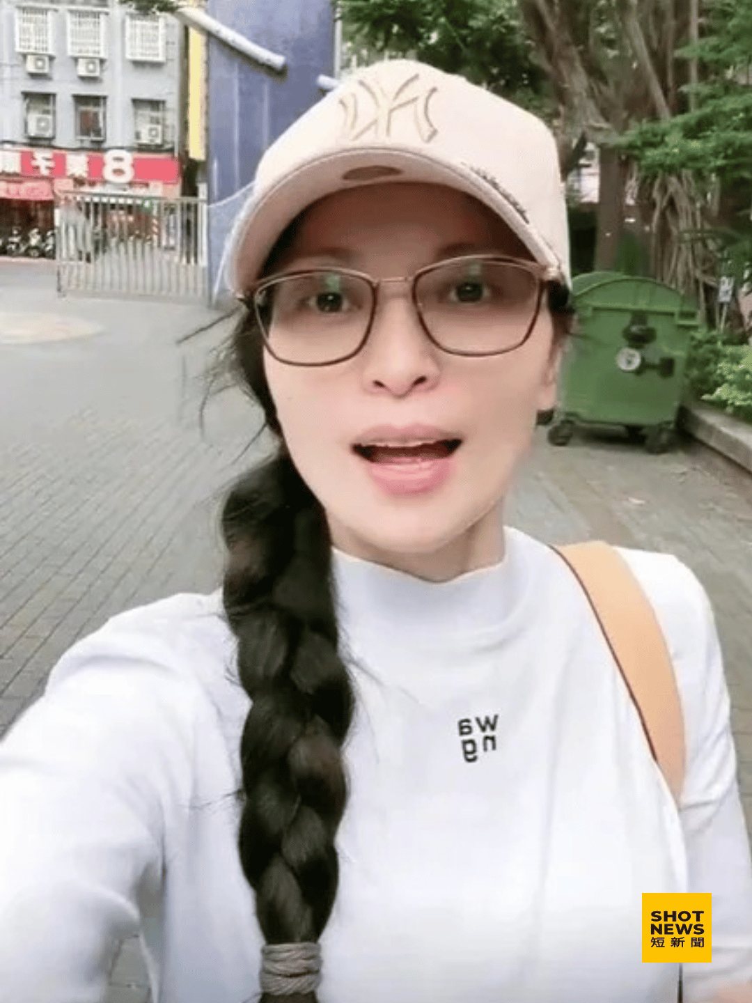 中配「亞亞」劉振亞。