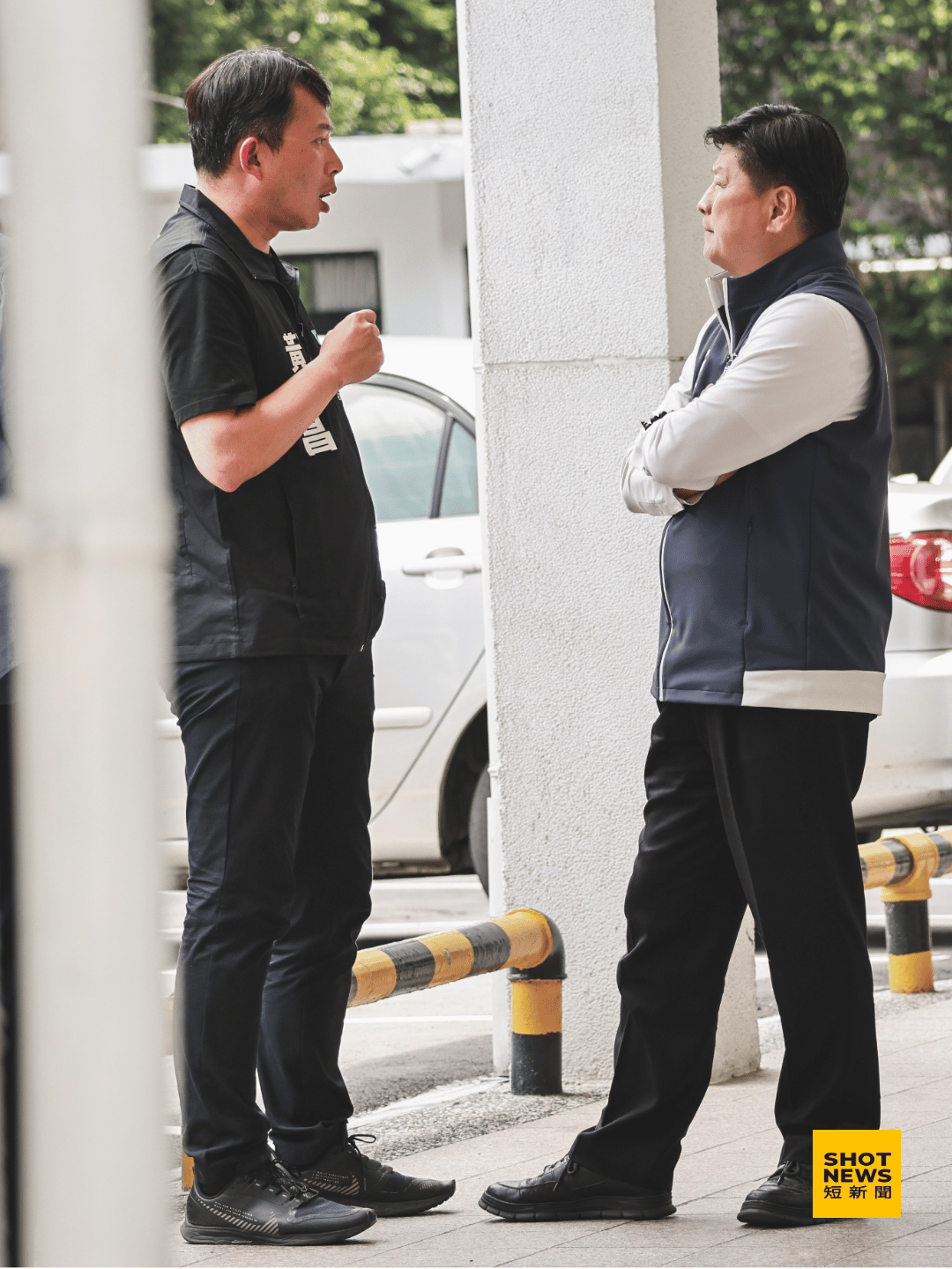 民眾黨團總召黃國昌(左)，國民黨團總召傅崐萁(右)。(劉祐龍攝影)