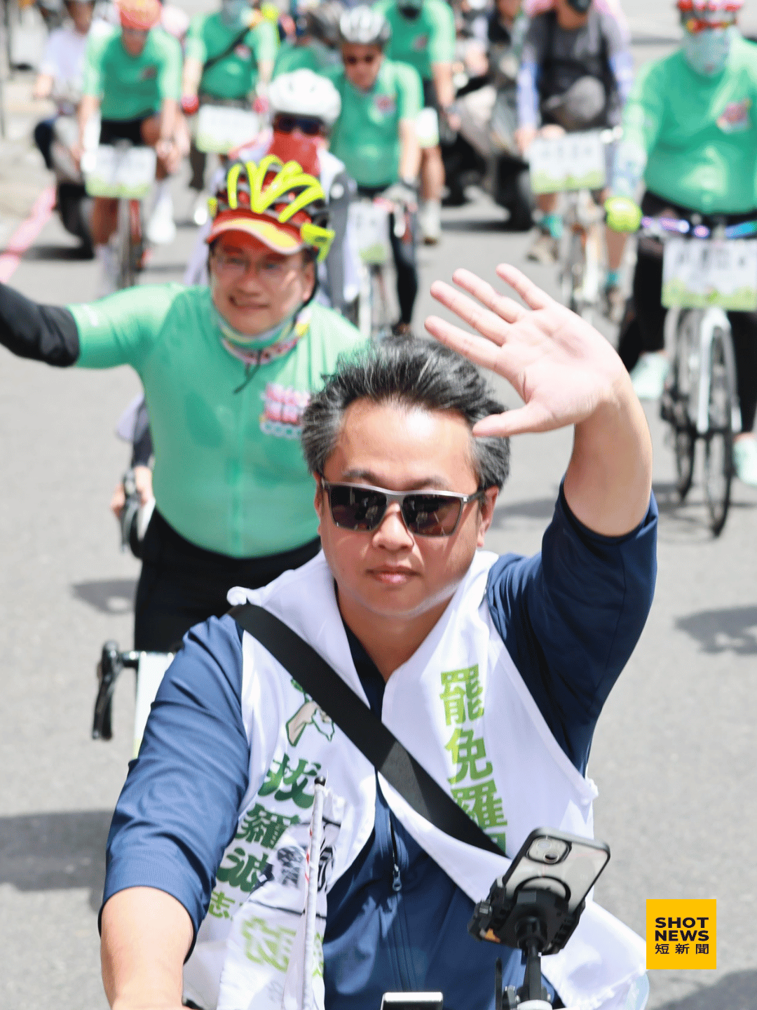 陳亭妃回防台南備災 妃妃鐵馬應援不停歇