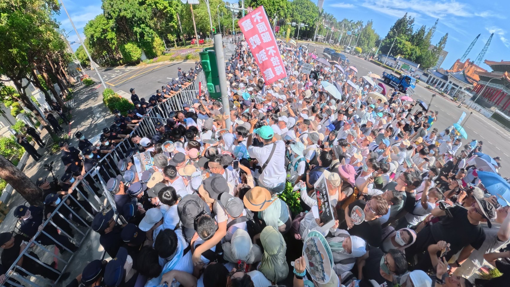 批黃國昌「襲警」　康家瑋：淪為政治表演