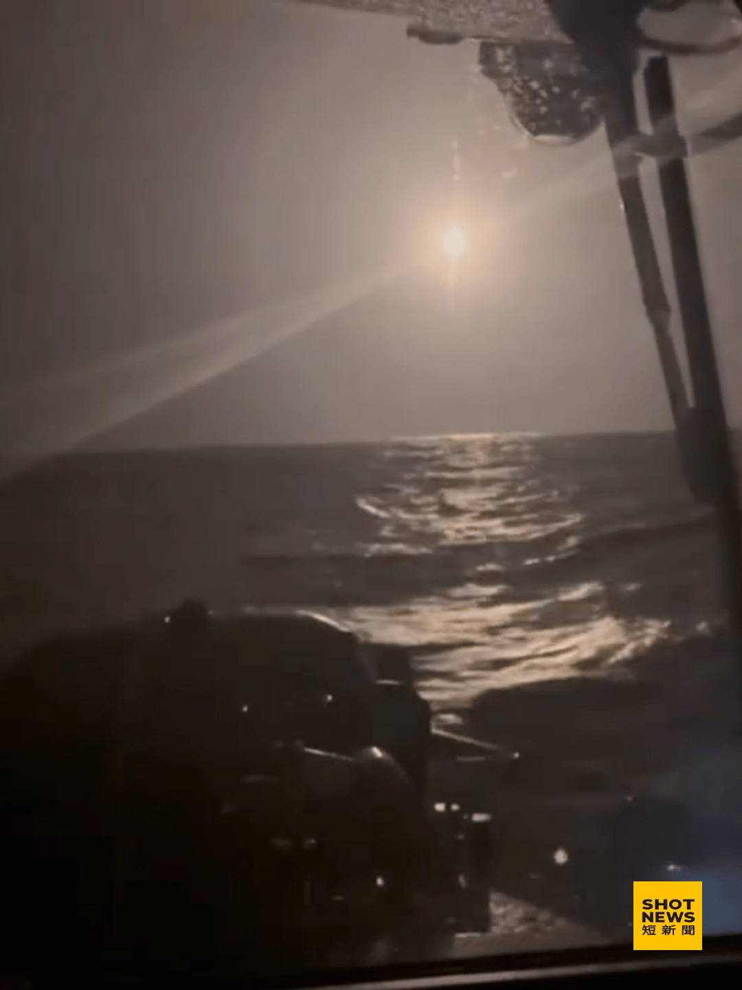 國軍與海巡齊心搜救 盼辛姓飛官平安歸來