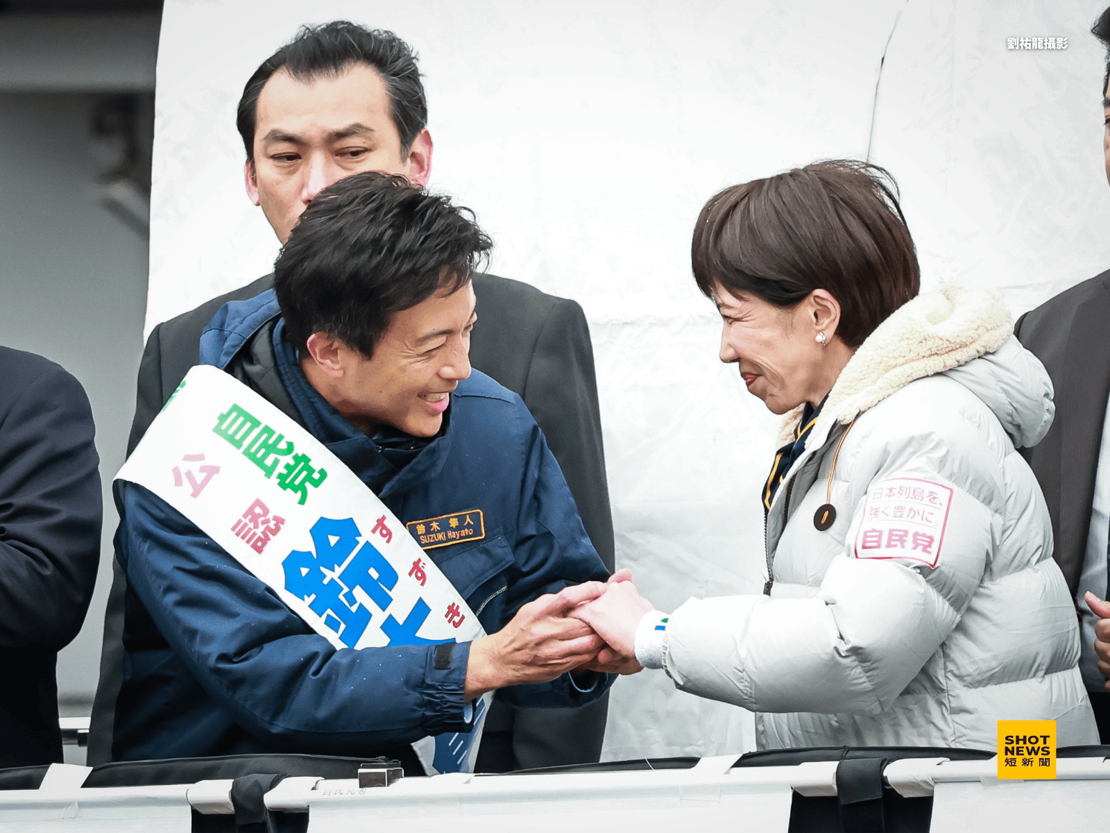 日本首相高市早苗在東京街頭為黨內議員候選人鈴木隼人站台演說。(劉祐龍攝影)