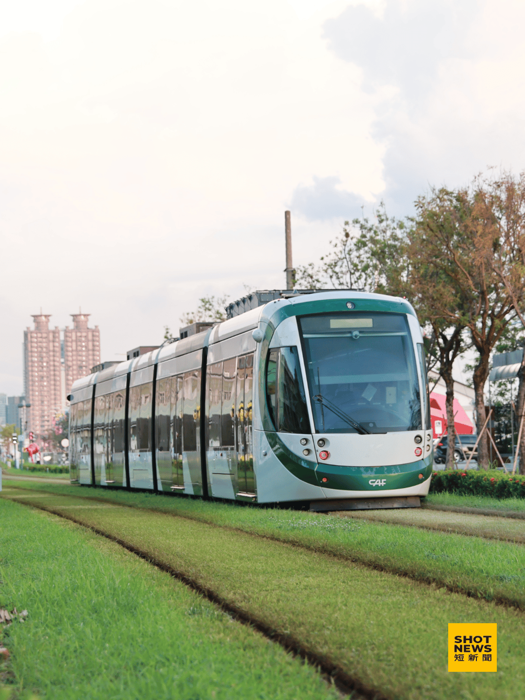 高雄輕軌列車。(劉祐龍攝)