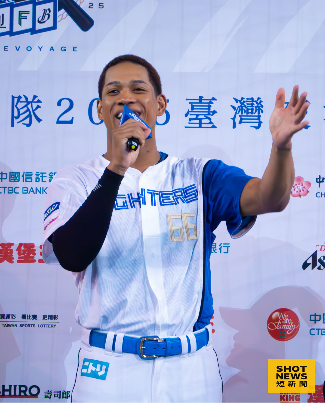 萬波中正賽後接受訪問大秀中文感謝球迷進場加油（圖：謝亦然攝影）