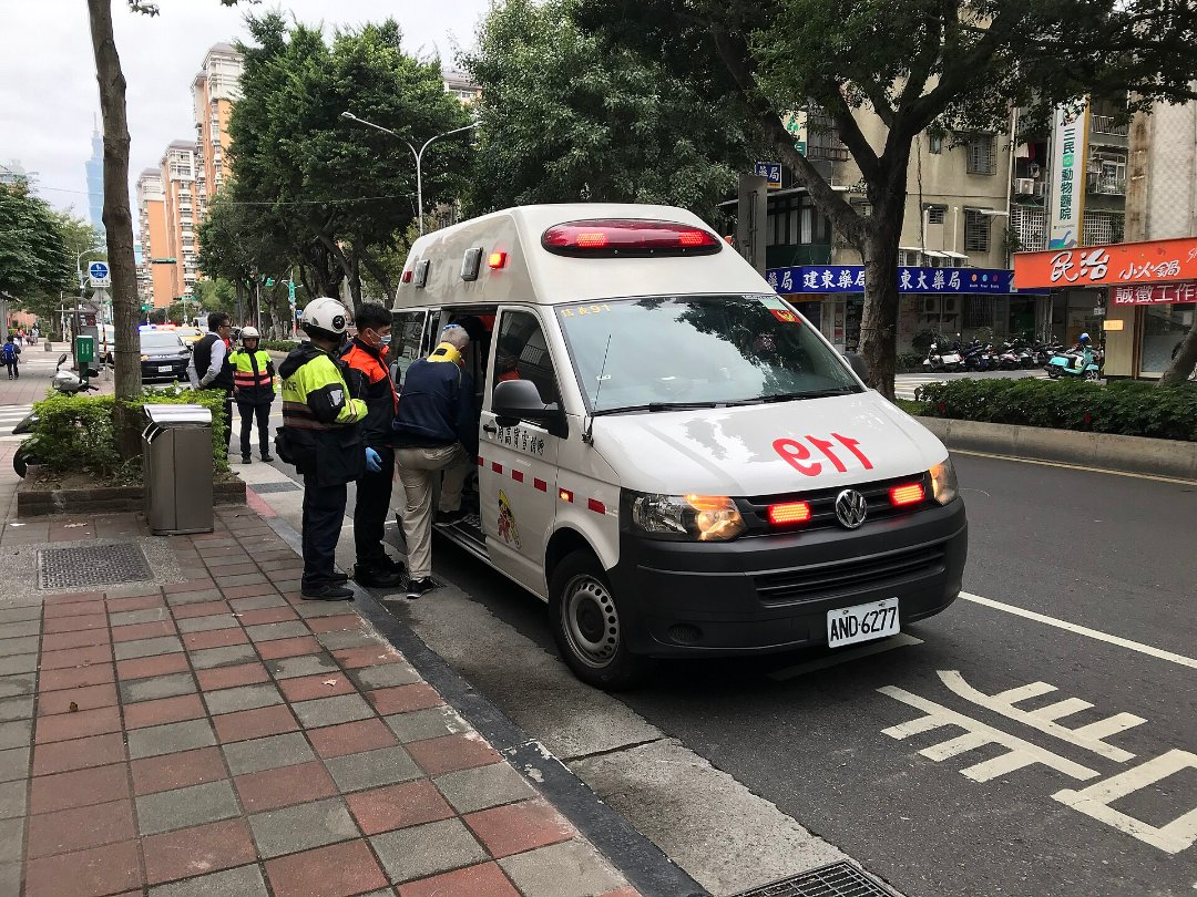 天冷胸悶冒冷汗? 秋冬心梗警訊快打119