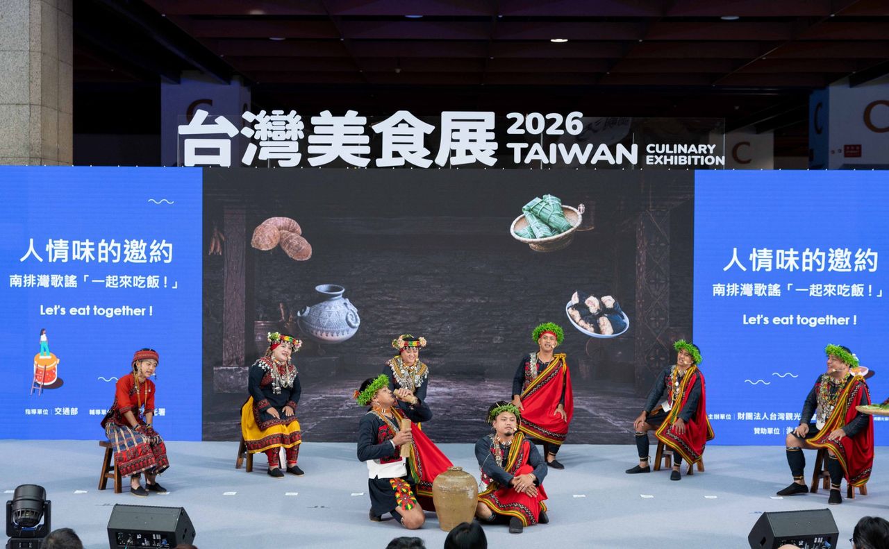 開幕典禮邀請Supaw青年會排灣樂舞團,用充滿熱情生命力的歌舞表演揭開序幕。(圖 / 台灣觀光協會提供)