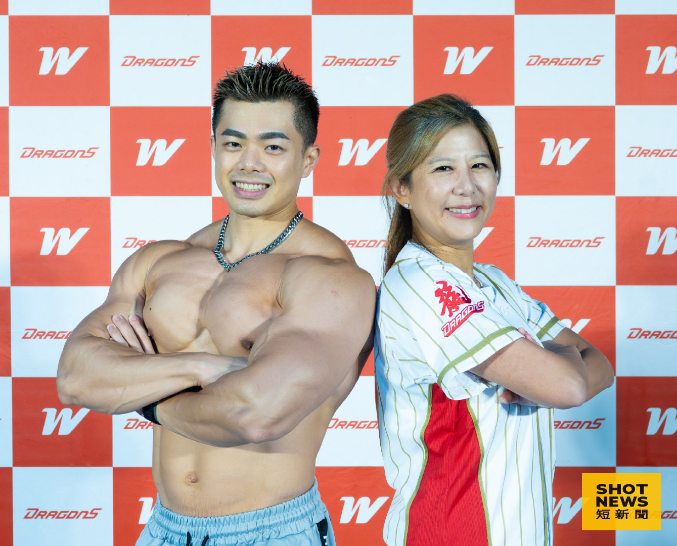 威德亞太區執行副總 Maria 與IFBB環球先生國際健美健身錦標賽男子古典形體組冠軍楊佳勳 (圖：謝硯宇攝影）