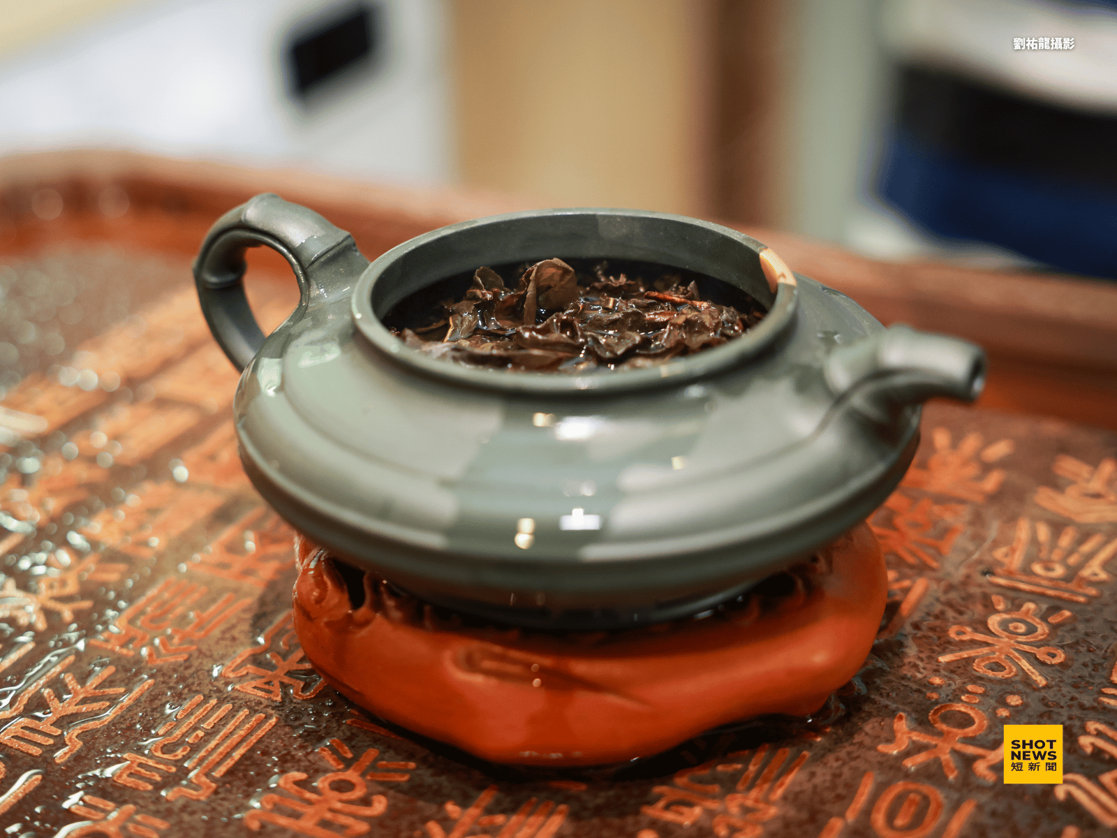 常行深認為,茶葉關鍵在於發酵過程,將寒性轉為溫性,影響人體與神經系統的互動。