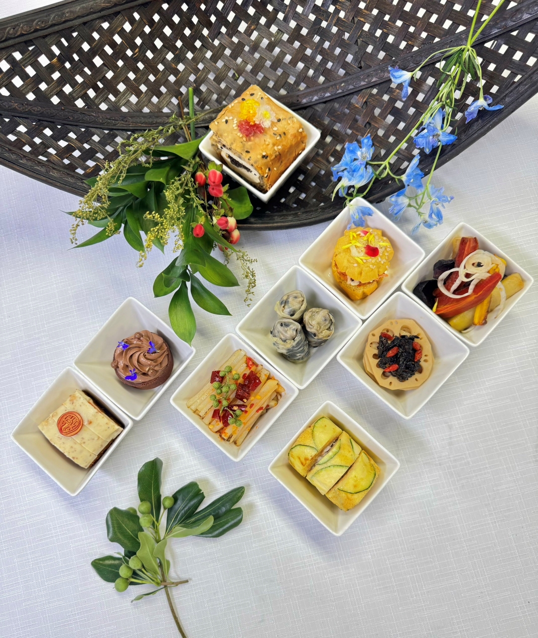 慈濟人文集結蔬食品牌推出展場限定限量餐桌,圖為台北君悅酒店茶苑「禪悅套餐」。(圖/台灣觀光協會提供)