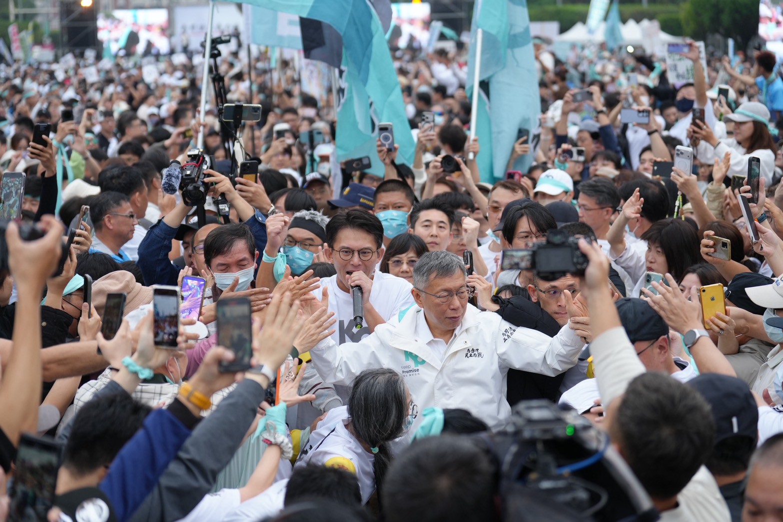 黃國昌是幫柯或害柯