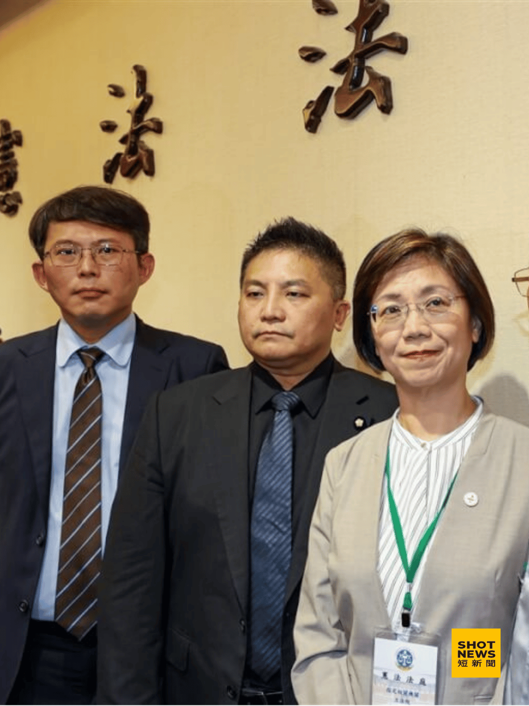 立法委員黃國昌(左)、吳宗憲(中)、翁曉玲(右)。