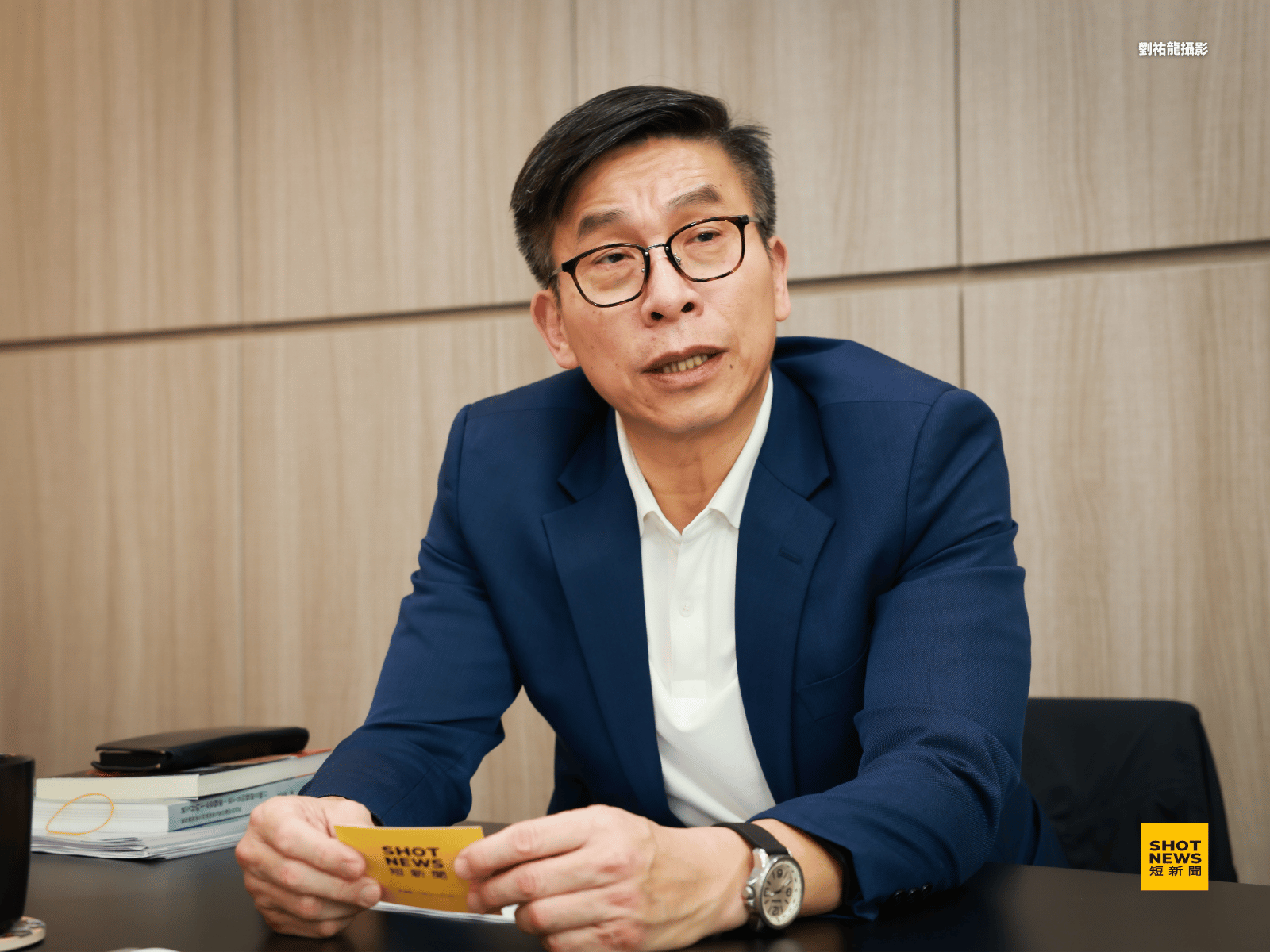 鍾佳濱語重心長的說，台灣沒有哪個產業是屬於哪個黨派的，各個政黨應該在公共政策上予以扶持，這是大家應該做的事情，而不是用黨派利益來計算。