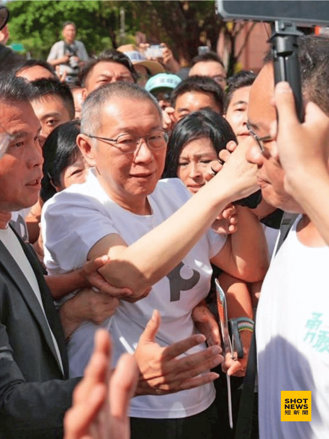 柯文哲交保後首度出庭 開庭前三分鐘奔法院