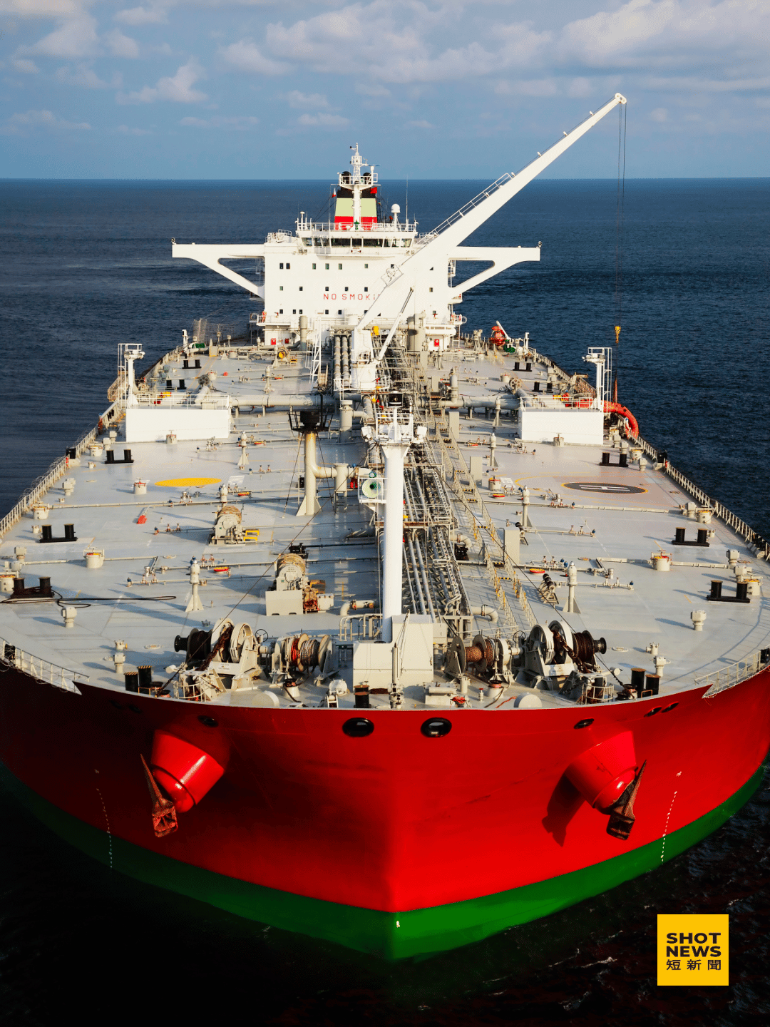 荷莫茲海峽航運降七成 能源價格恐飆漲