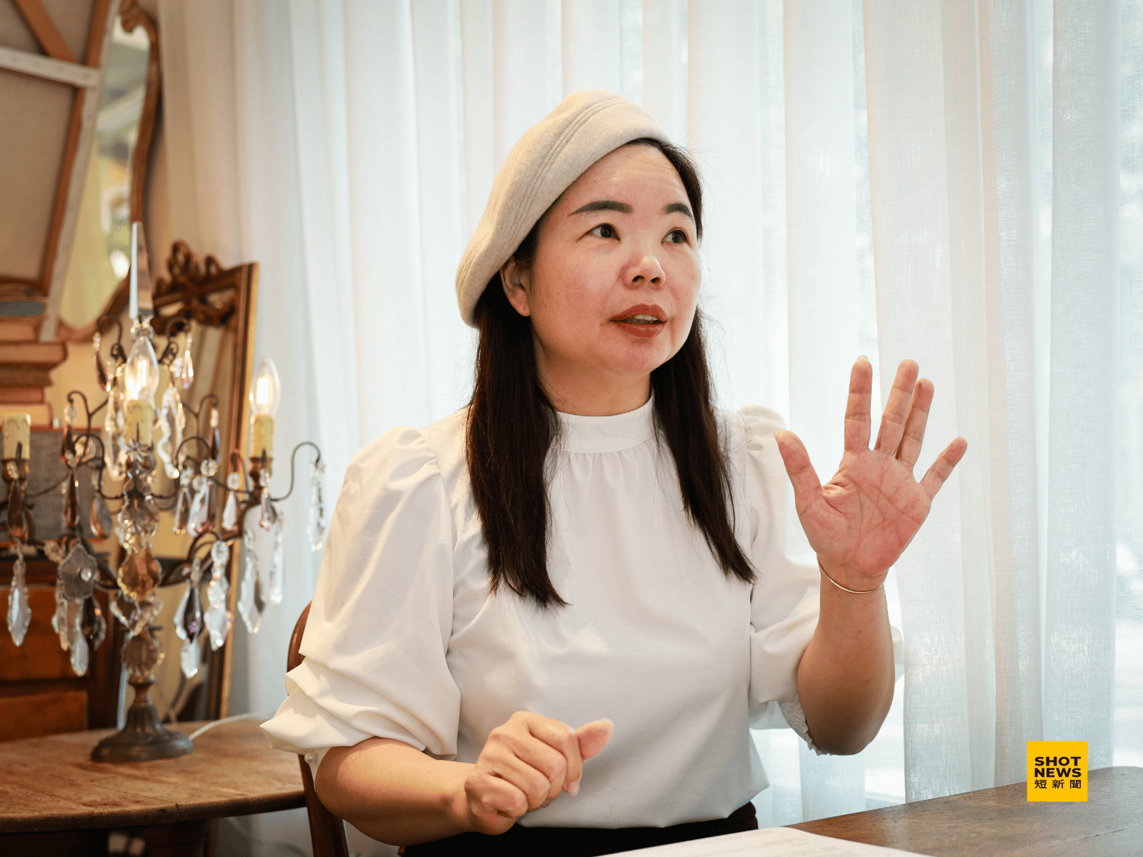 胡若茵回憶起創業初期的心路歷程，當時客人長時間的等待只為了買蛋糕，讓她決心全職投入創業至今。(劉祐龍攝影)