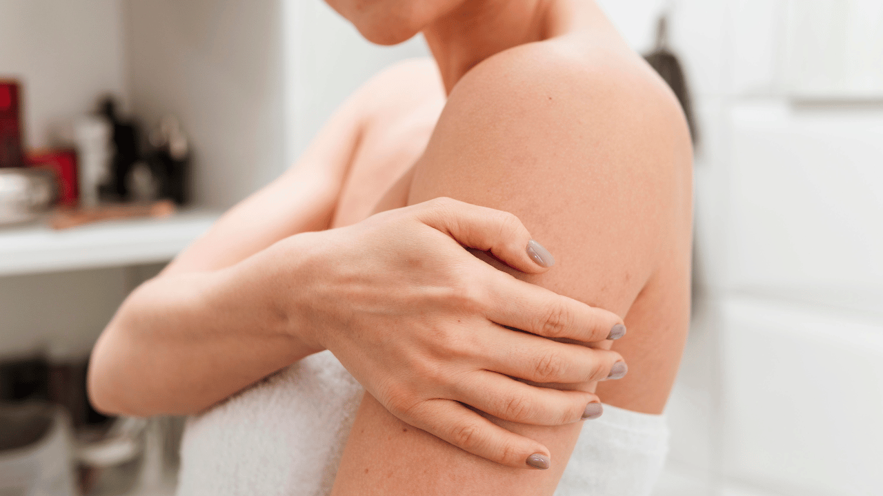 異位性皮膚炎最有效的保濕時間是在洗澡後 3 分鐘內（圖/Freepik)